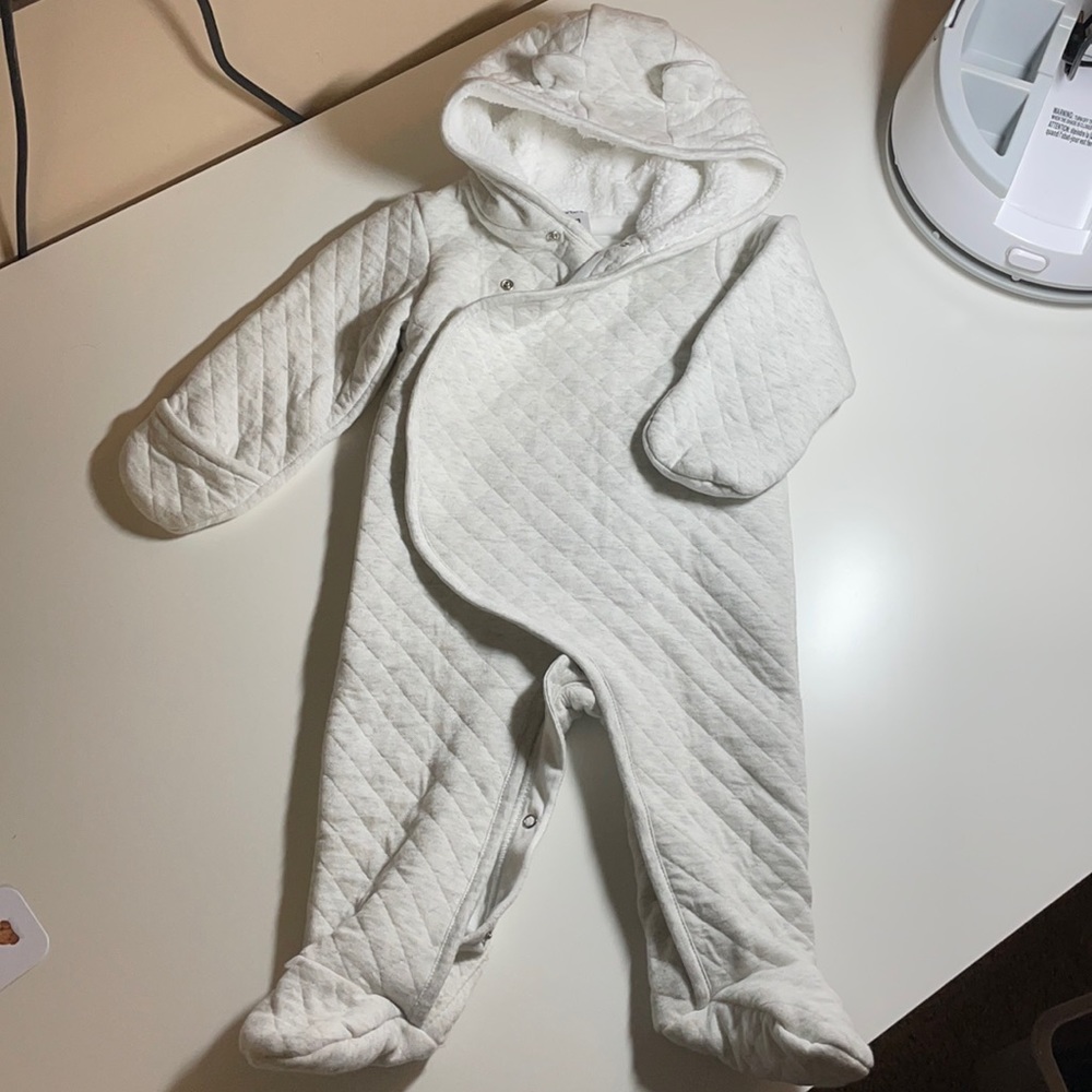 NWOT quilted baby snow bunting w hat and gloves